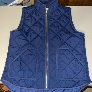 Large women’s J. Crew vest. In great condition.